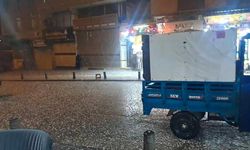 Kilis'te aniden bastıran dolu yolları beyaza bürüdü