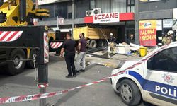 Hafriyat kamyonu eczaneye daldı: 6 yaralı