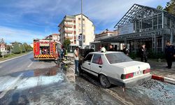 Karaman'da seyir halindeki otomobil alev aldı