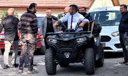Başkan Çetinkaya makam aracını bıraktı, mahalleyi ATV ile gezdi