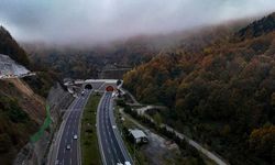 Bolu Dağı Tüneli geçişinde sonbahar güzelliği yaşanıyor