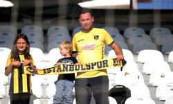 Tribünde tek başına, İstanbulspor aşkı mesafe tanımıyor