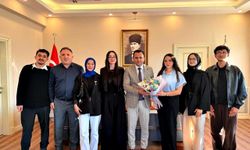 Üniversite öğrencileri fikirlerini Kaymakam Uzan'a aktardı