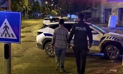 Bir yılda 7 kez üst geçitten atlamak isteyen şahıs, bu defa inşaatın tepesine çıktı