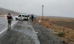 Van-Başkale yolunda feci kaza! 3'ü ağır 12 kişi yaralandı
