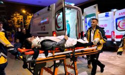 Otomobille motosiklet çarpıştı: 2 kardeş yaralandı