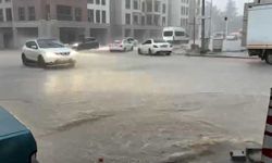 Adıyaman Besni’de sağanak felaketi! Cadde ve sokaklar göle döndü