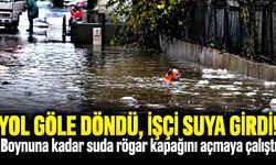 Boynuna kadar suya giren belediye işçisi, rögarın kapağını böyle açmaya çalıştı