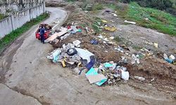 Çöpü döküp gitti ama kamerayı unuttu! Cezadan kaçamadı