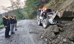 Düzce'de heyelan yolu kapattı! Ekipler seferber oldu