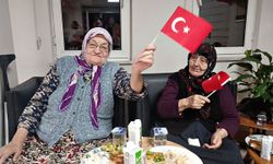 Huzurevinde 29 Ekim coşkusu! Türkülerle kutladılar