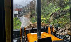 Sağanak heyelana yol açtı! Ekipler müdahale etti