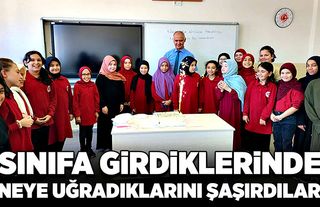 Sınıfa girdiklerinde neye uğradıklarını şaşırdılar