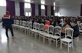 Veliler jandarma ekipleri tarafından bilgilendirildi