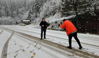 Karabük-Bartın karayolunda yoğun kar yağışı etkili oluyor