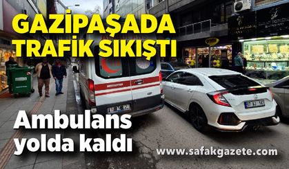 Gazipaşada trafik sıkıştı ambulans yolda kaldı