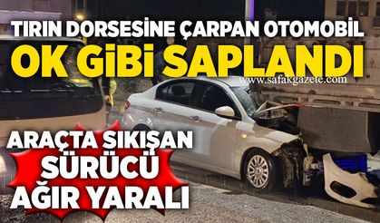 Tırın dorsesine çarpan otomobil ok gibi saplandı: Araçta sıkışan sürücü ağır yaralı