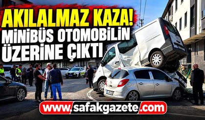 Akılalmaz kaza! Minibüs otomobilin üzerine çıktı