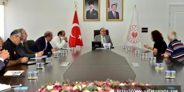 Vali tutulmaz halk gününde vatandaşları dinledi