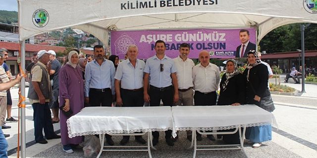 Kilimli Belediyesi aşure dağıttı