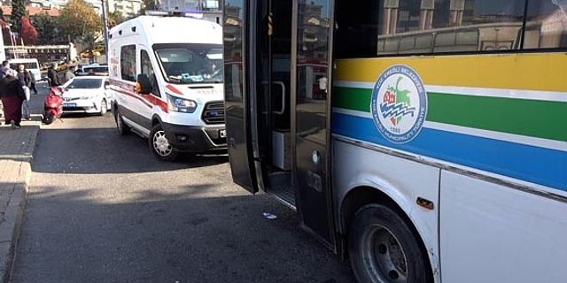 Seyir halindeki otobüsten düşen yaşlı kadın yaralandı