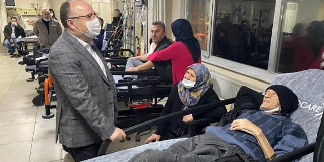 Vali Tutulmaz hastaları ve sağlık çalışanlarını ziyaret etti
