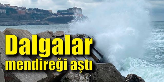 Zonguldak'ta dalgalar mendireği aştı