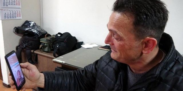Madenci işçisi mancar yemeye davet ettikleri depremzedeyle telefonda görüştü