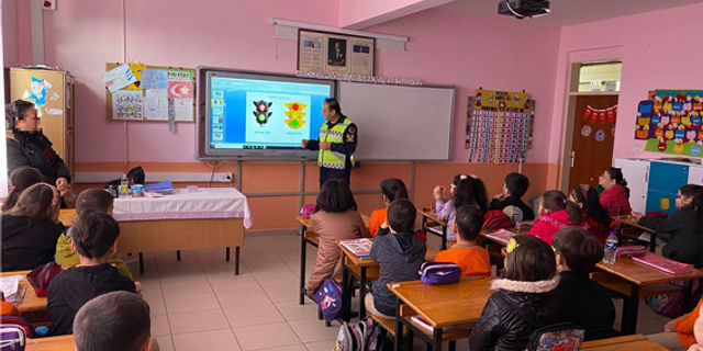 Okullarda öğrencilere ‘Trafik Güvenliği’ eğitimi verildi