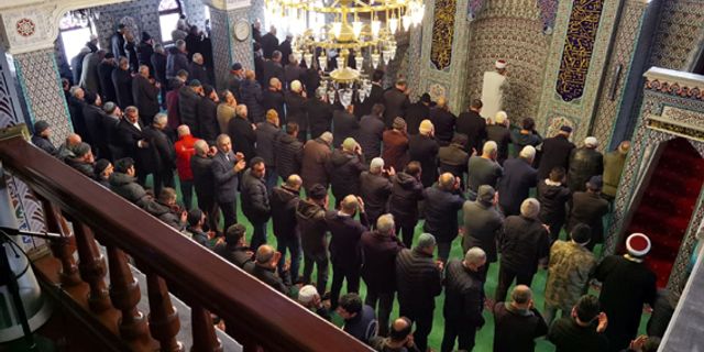 Zonguldak'ta camilerde gıyabi cenaze namazı kılındı