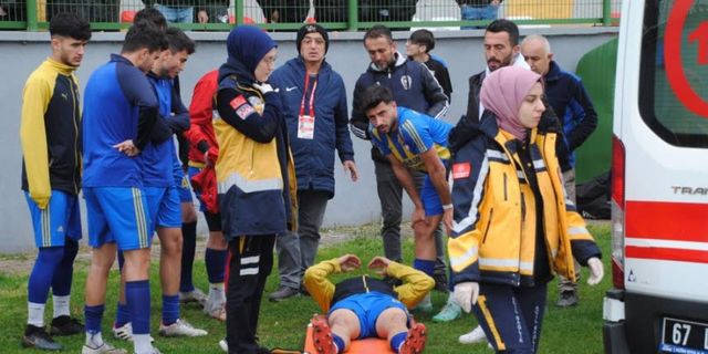 Futbolcunun diz kapağı çıktı