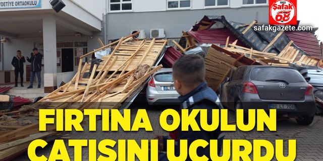 Öğrenciler dersteyken okulun çatısı uçtu!