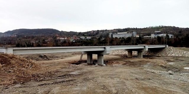 Üniversite köprü yapımı hızla devam ediyor
