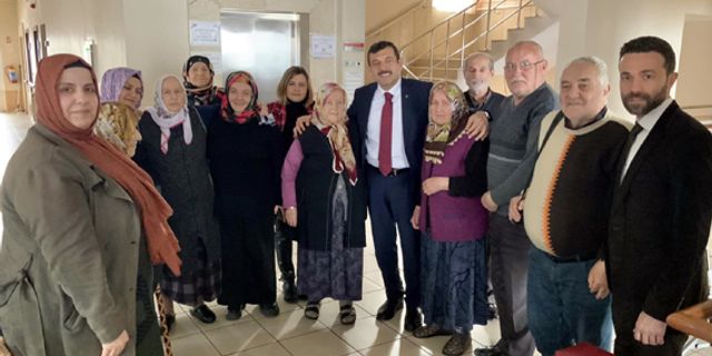 AK Parti Teşkilatı Huzurevini ziyaret etti