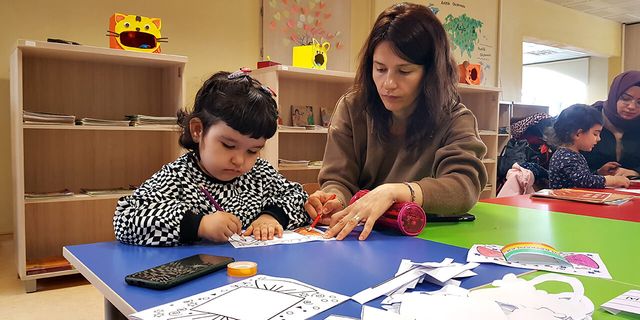 Minikler kütüphanelerdeki kitaplarla tanışıyor