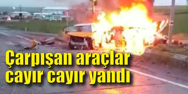 Otomobiller kavşakta çarpıştı, araçlar cayır cayır yandı