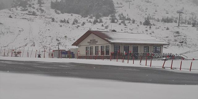 Keltepe Kayak Merkezi Nisan'da kara büründü