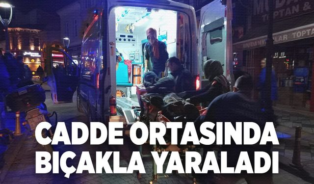 Cadde ortasında bıçakla yaraladı