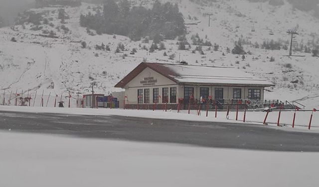 Keltepe Kayak Merkezi Nisan'da kara büründü