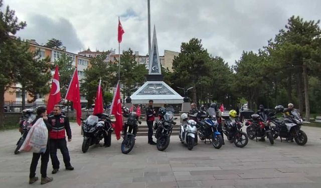 Motosikletli grup 19 Mayıs’ta şehitliğe gidip dualar ettiler