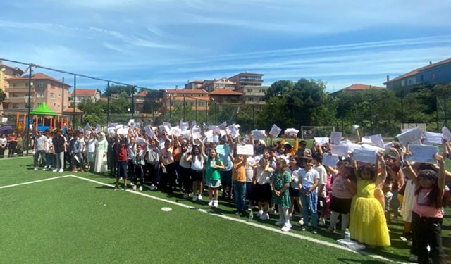 Öğrencilere karneleri ile birlikte madalyaları verildi