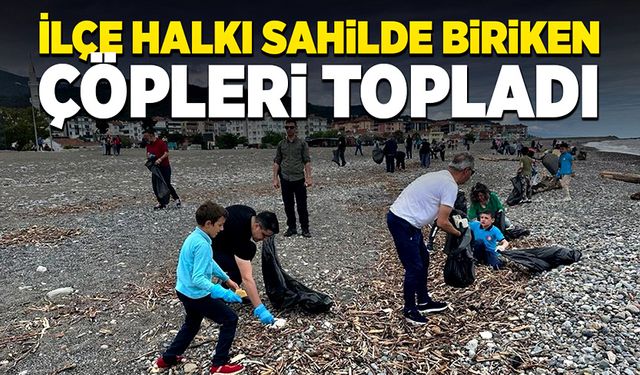 İlçe halkı sahilde biriken çöpleri topladı