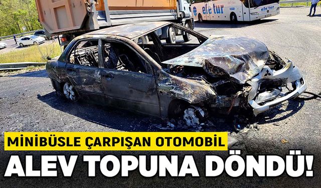 Minibüsle çarpışan otomobil alev topuna döndü