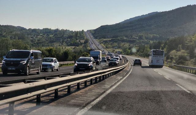 Karayolu'nda kilometrelerce bayram kuyruğu