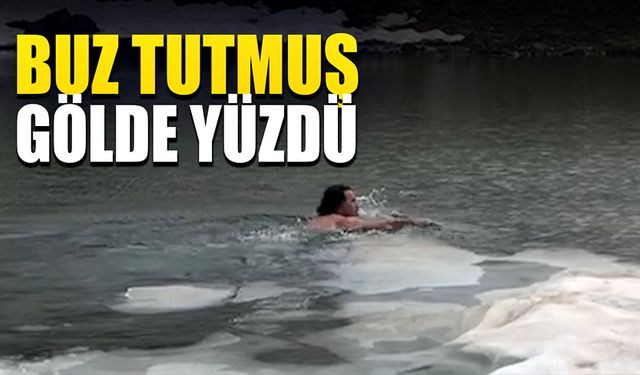 Doğa fotoğrafçısı buz tutmuş gölde yüzdü