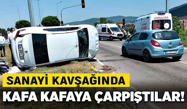 Sanayi kavşağında kafa kafaya çarpıştılar!