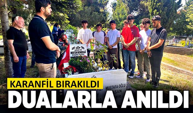 Karanfil bırakıldı dualarla anıldı