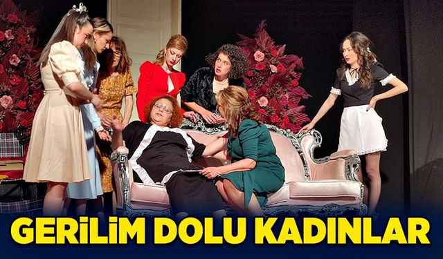 Gerilim Dolu Sekiz Kadın ayakta alkışlandı