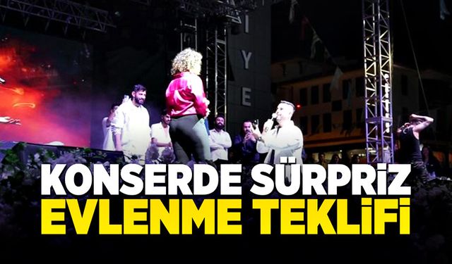 Konserde sürpriz evlenme teklifi!