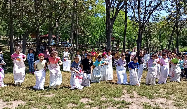 Öğrenciler, öğretim döneminin stresini doyasıya eğlenerek attılar